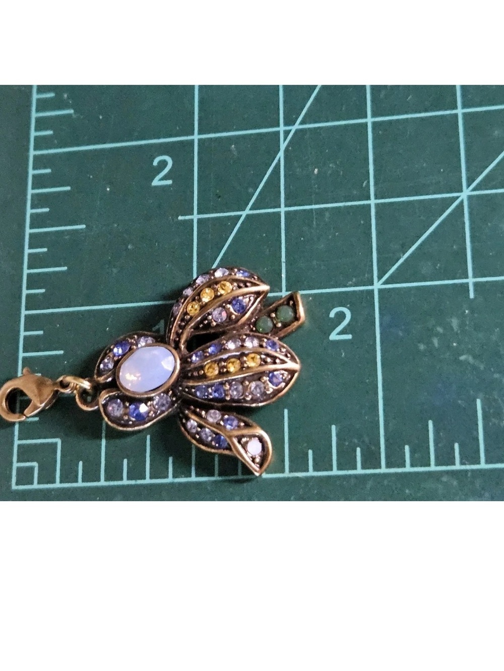 Heidi Daus Charm hangs on an 18” fashion Necklace - Picture 5 of 5